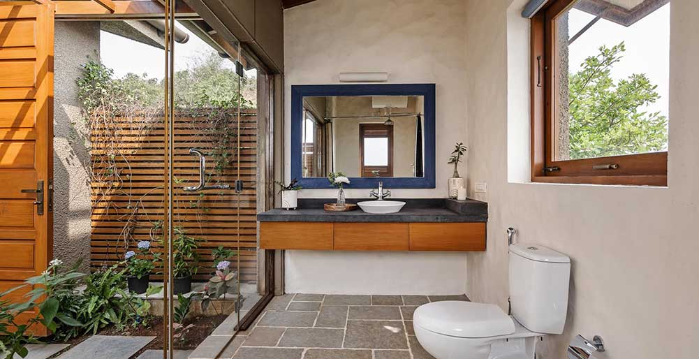 Om Anantha -  Outdoor bathroom